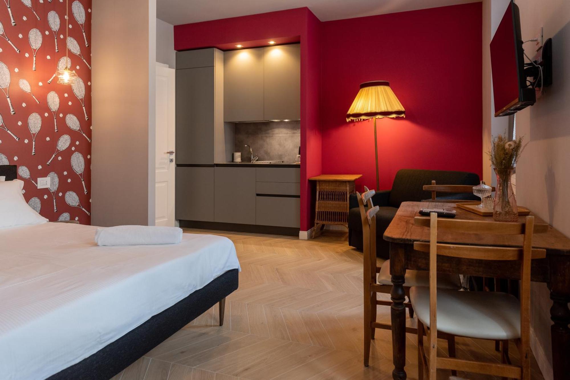Regina Boutique Suites Триест Экстерьер фото