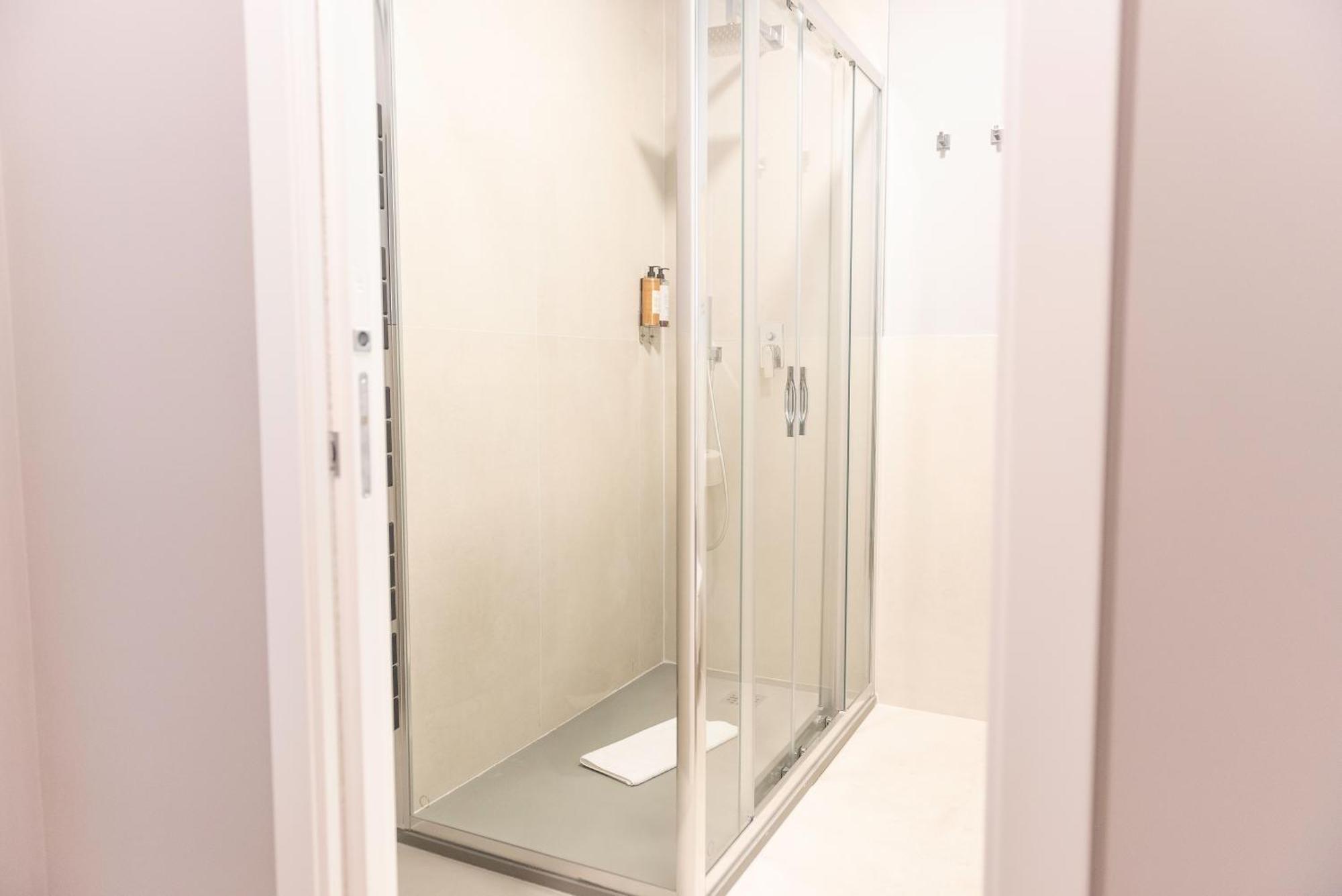 Regina Boutique Suites Триест Экстерьер фото