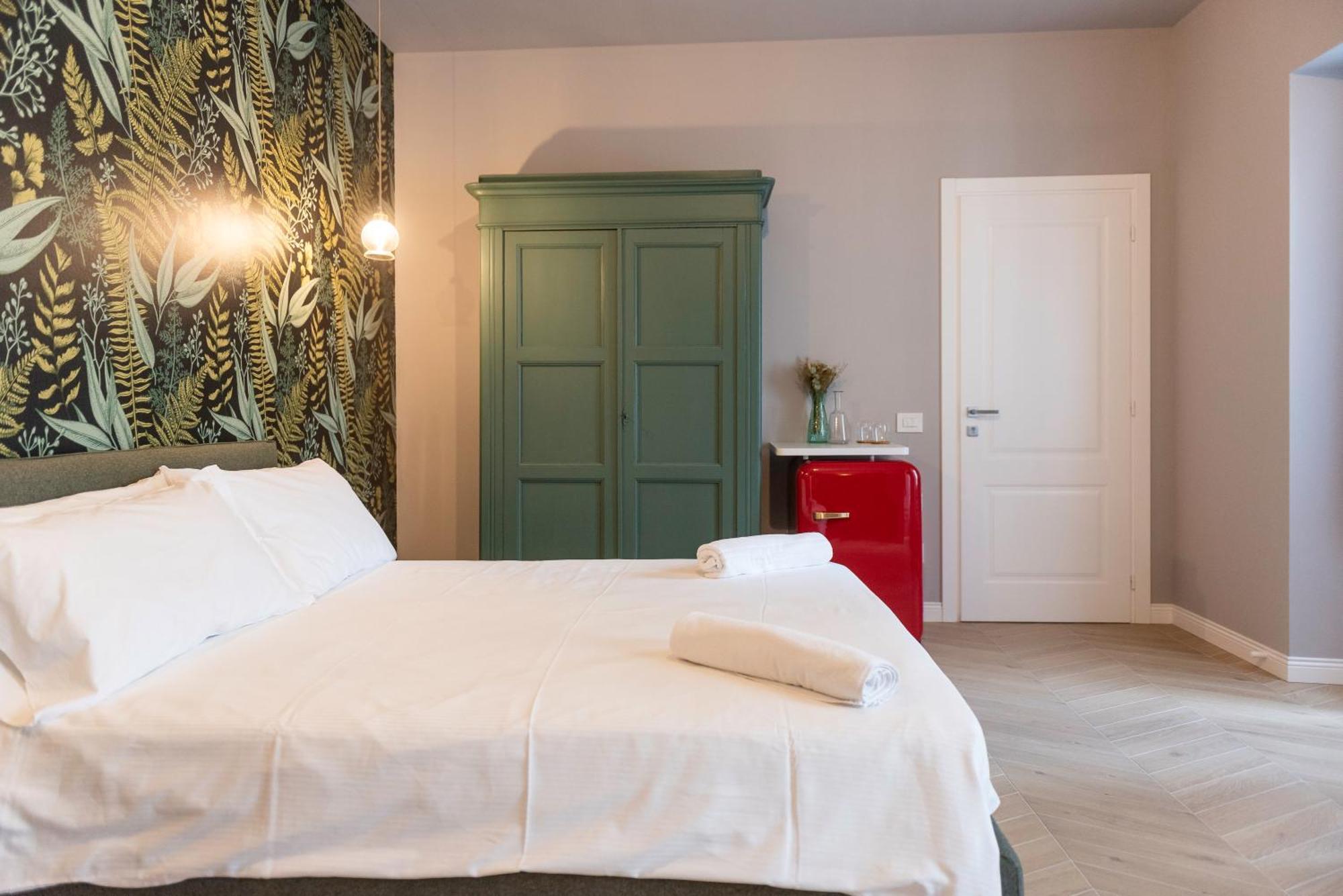Regina Boutique Suites Триест Экстерьер фото