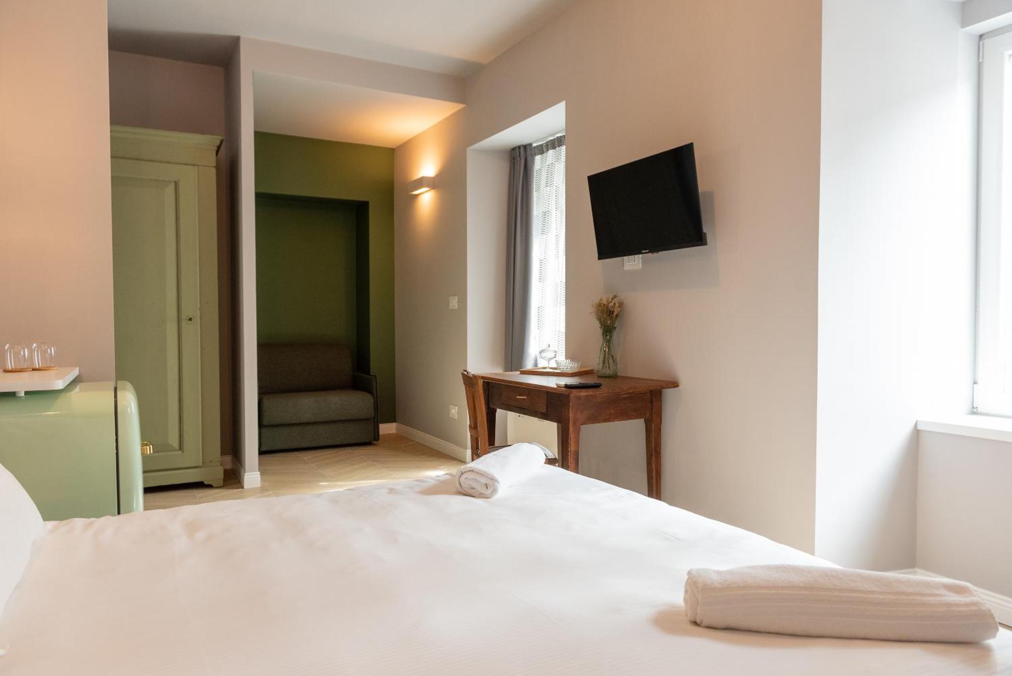 Regina Boutique Suites Триест Экстерьер фото