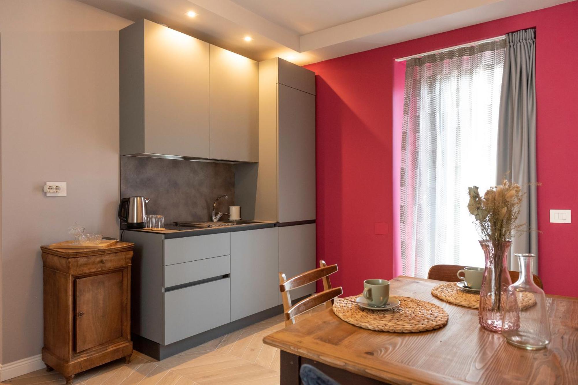 Regina Boutique Suites Триест Экстерьер фото