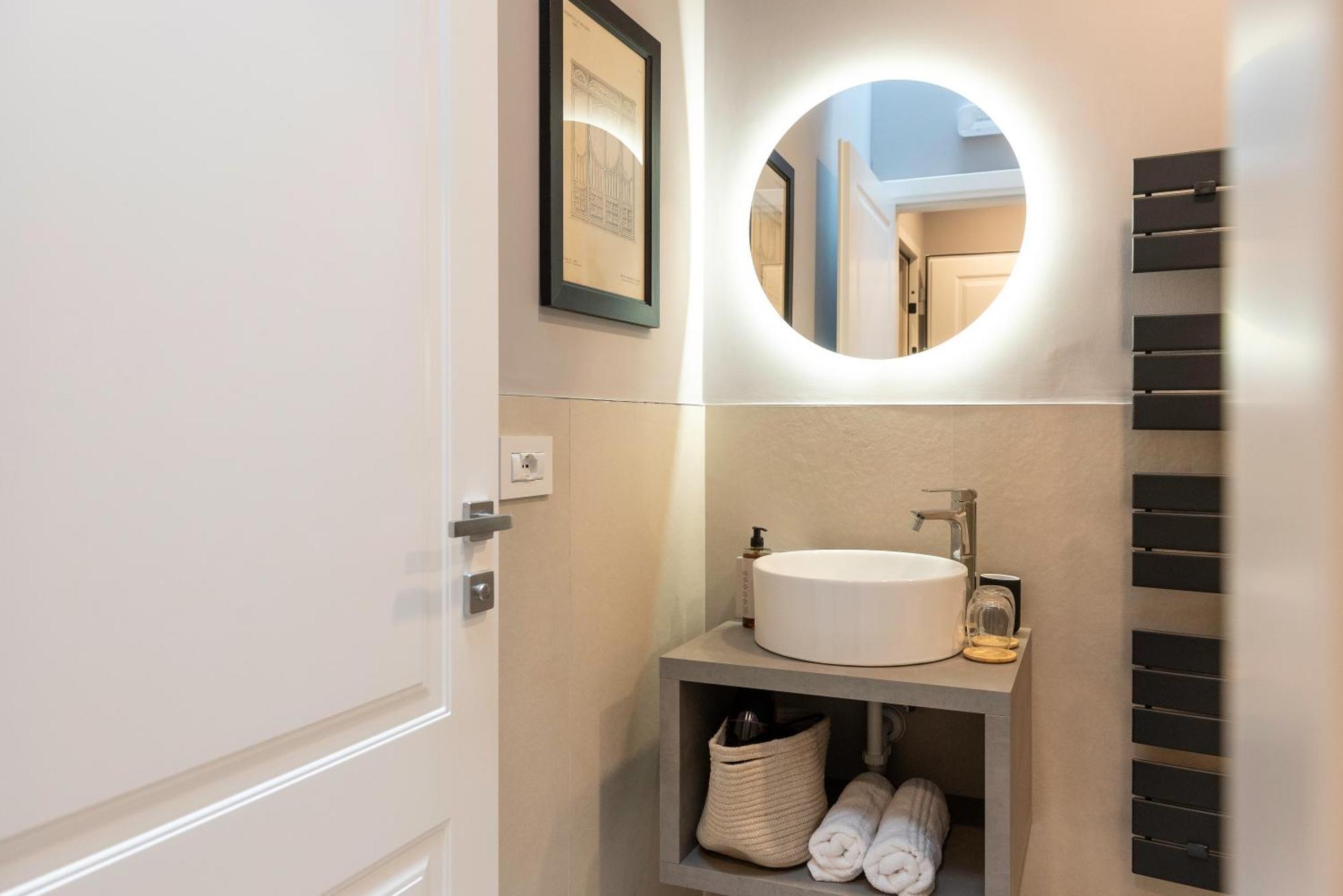 Regina Boutique Suites Триест Экстерьер фото