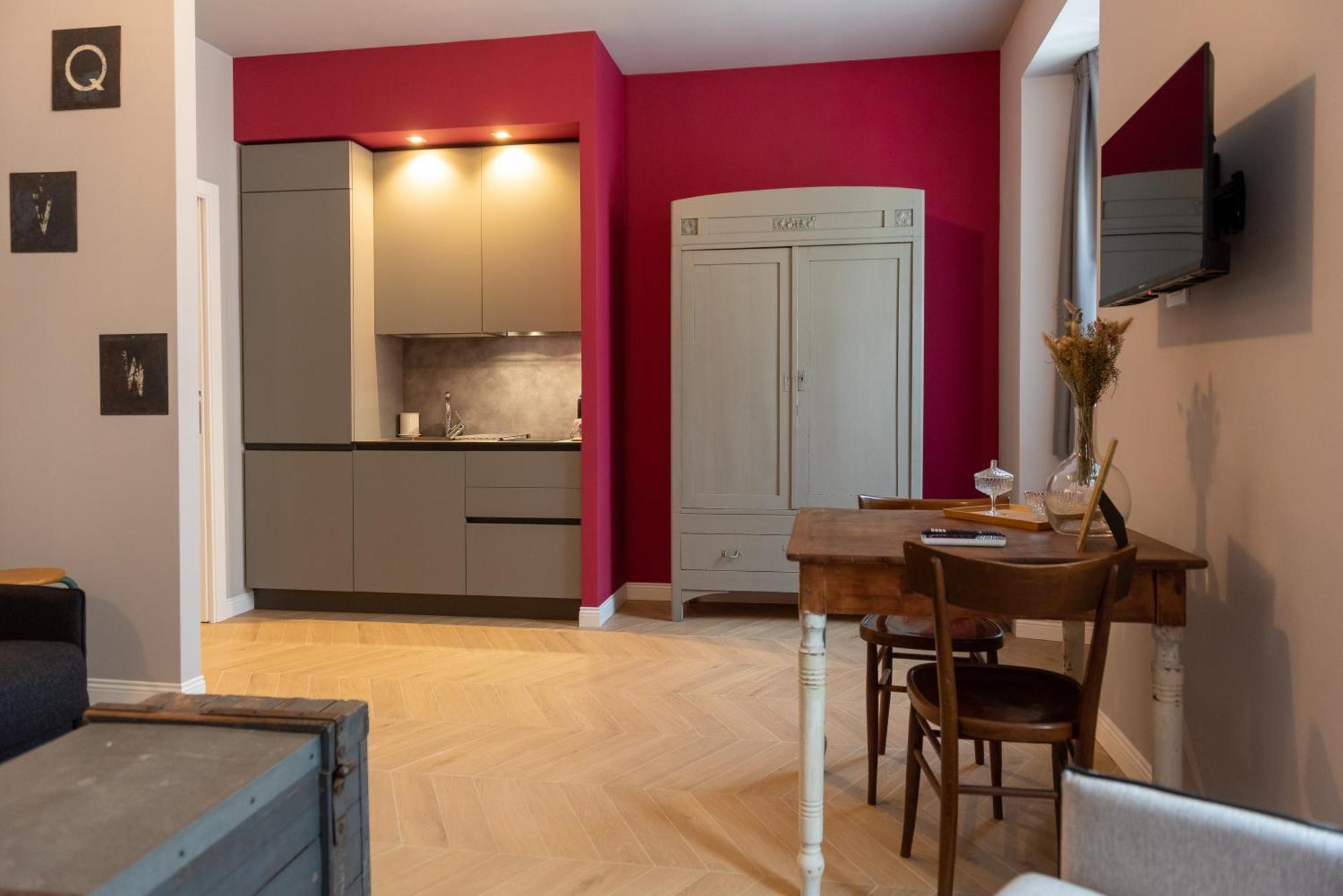 Regina Boutique Suites Триест Экстерьер фото